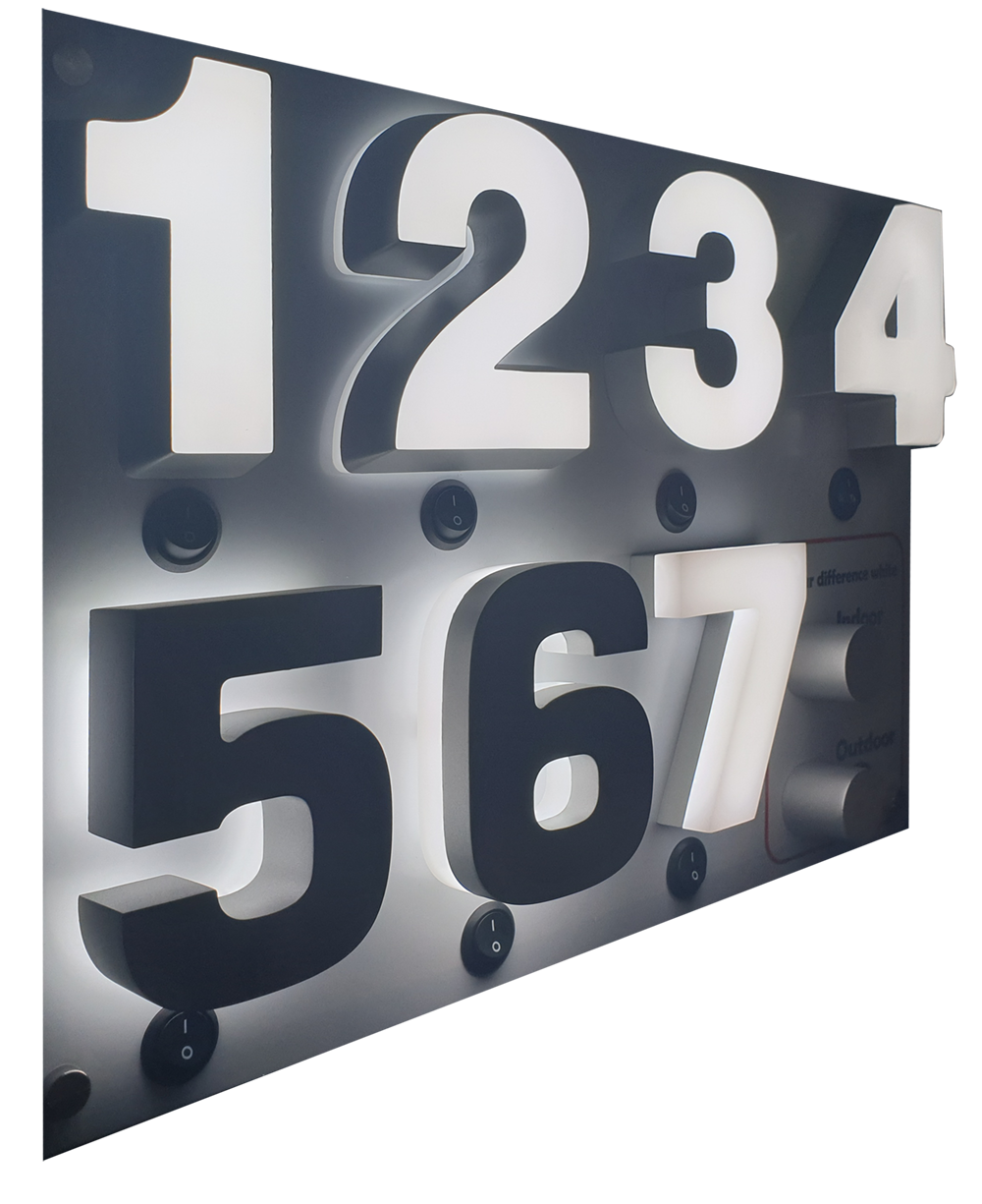 Zahlen Buchstaben beleuchtet